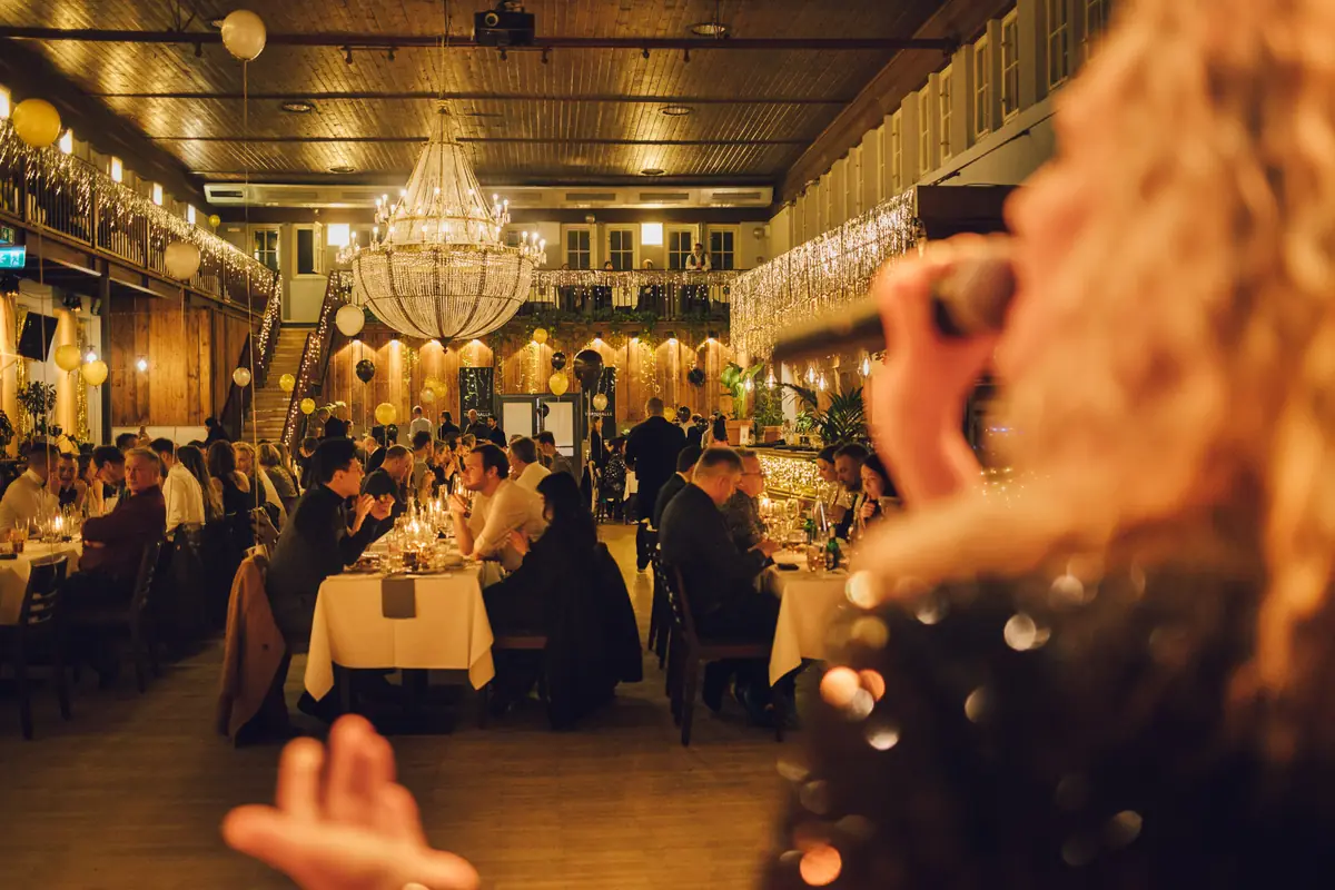 Live-Musik beim Silvesterabend in der Alten Turnhalle Berlin
